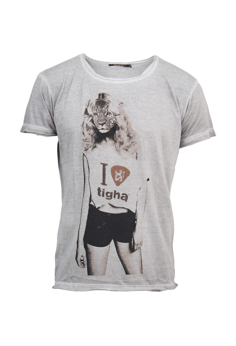 Cold pigment dyed tee with fashionable chest print in 140 gsm jersey